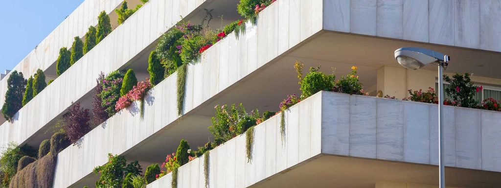 Limpieza de exteriores en una comunidad